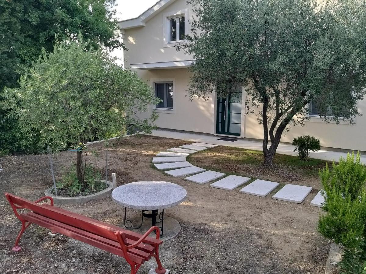 Petivat Gardens Appartement Buitenkant foto