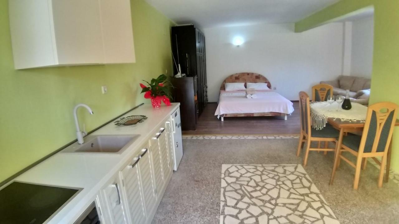 Petivat Gardens Appartement Buitenkant foto