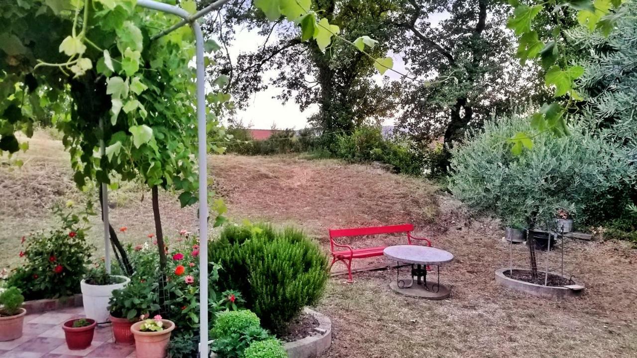 Petivat Gardens Appartement Buitenkant foto